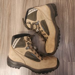 Garmont boots size 8
